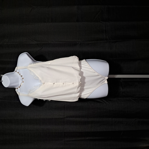Chic White Sleeveless Bodysuit - Picture 1 of 5